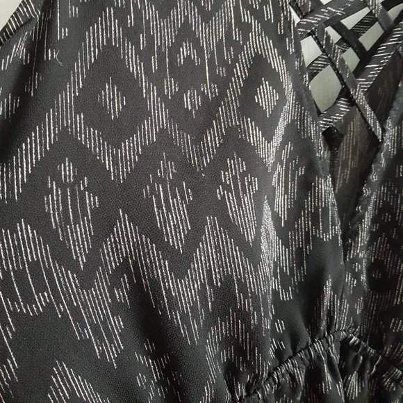 Silence & Noise Shorts Romper - Picture 5 of 5